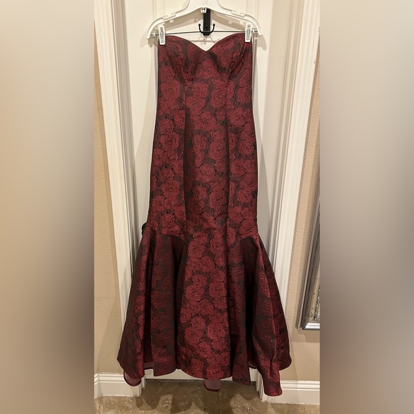 Prom Dress- Mermaid Style- Red Rose pattern. Size 12 - Picture 1 of 14